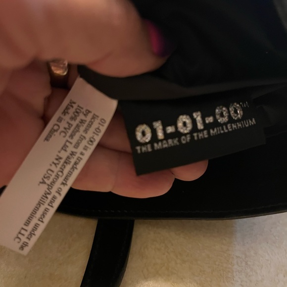 Rare! 01-01-00 Y2K/Millennials Black and Red Patent Satchel - Picture 5 of 5